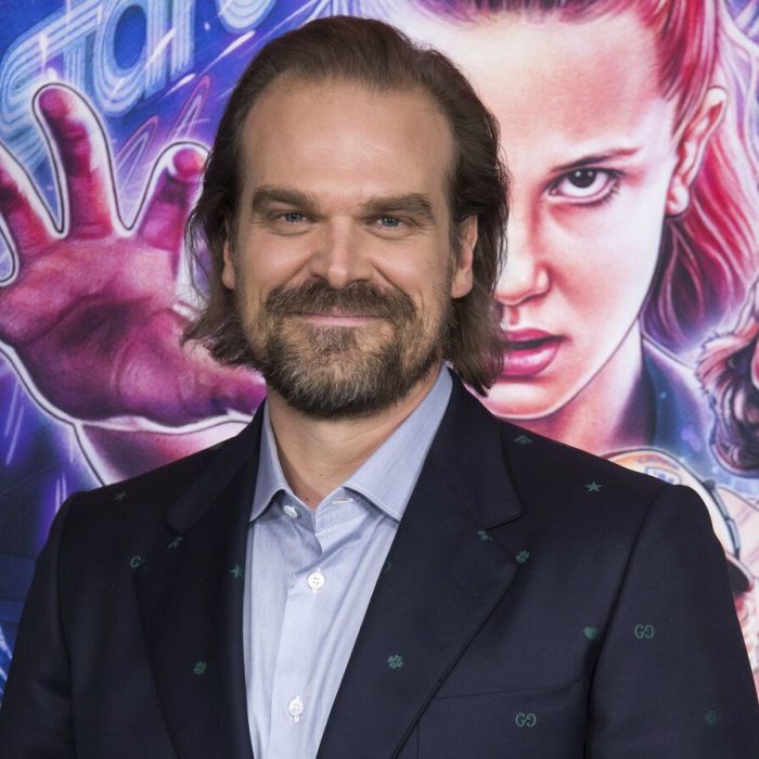 Φυσικά αναφερόμαστε στο υπερτέλειο ζευγάρι David Harbour και Lily Allen, οι οποίοι επιβεβαίωσαν τη σχέση τους λίγο καιρό πριν.