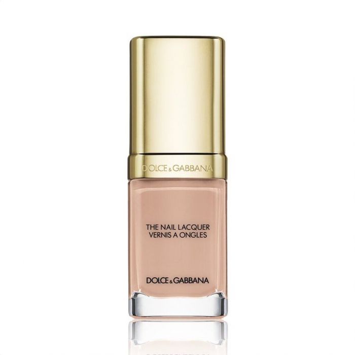 Dolce & Gabbana, The Nail Polish στην απόχρωση Pure Nude.Ιδανικό για πολύ λευκές επιδερμίδες