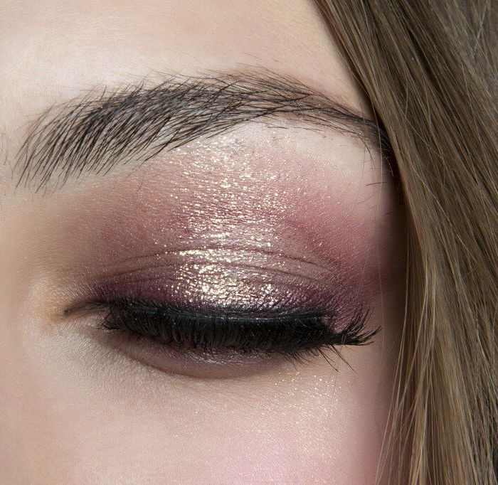 Το ροζ, πολύ φίνο glitter είναι ό, τι πρέπει για λίγο επιπλέον glam.