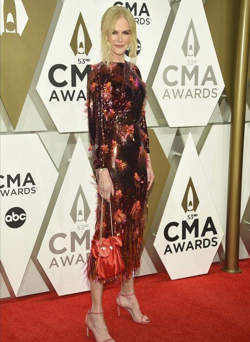 H Nicole Kidman με floral midi φόρεμα