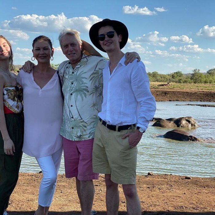 Catherine Zeta-Jones: Περνά μαγικά Χριστούγεννα με την οικογένειά της σε εξωτικό προορισμό
