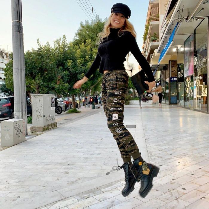 Χτες, όμως, πόζαρε εντελώς γυμνή στον φακό και μας έδειξε πώς ακριβώς είναι το κορμί της.