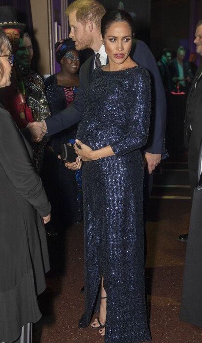 Με φόρεμα Roland Mouret