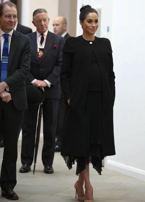 Mε παλτό Givenchy