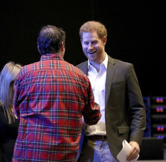 Πρίγκιπας Harry: Η μεγάλη επιστροφή στη Μ. Βρετανία και η ατάκα που προκάλεσε χαμό (photos)