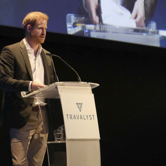 Πρίγκιπας Harry: Η μεγάλη επιστροφή στη Μ. Βρετανία και η ατάκα που προκάλεσε χαμό (photos)