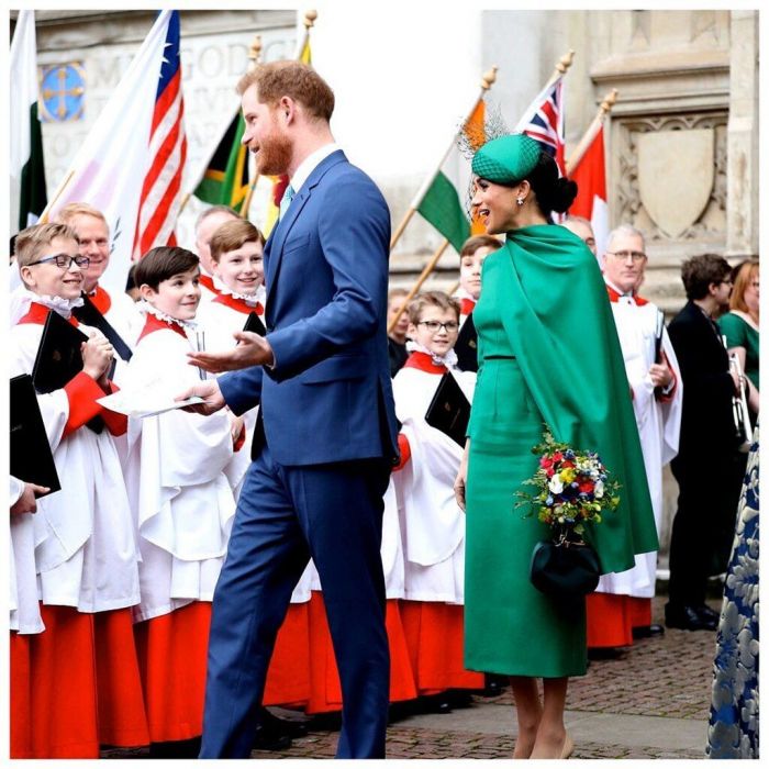 H ομάδα από το γραφείο τύπου των Sussexes σε ανακοίνωση που εξέδωσε εξήγησε πως το Sussex Royal στο Instagram και το Sussexroyal.com δεν θα ανανεώνονται από εδώ και στο εξής αλλά δεν θα κλείσουν και δεν θα απενεργοποιηθούν:
Και τα δύο θα παραμείνουν σε λ