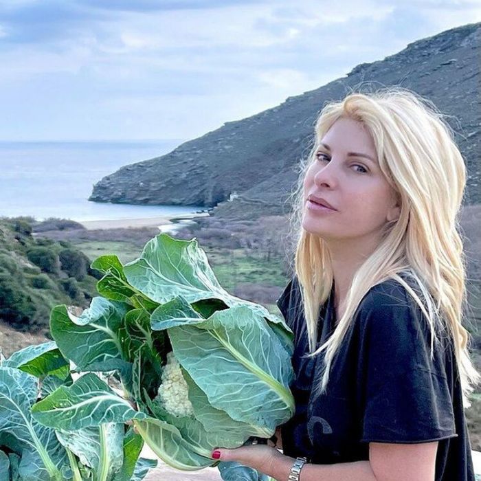 Και σήμερα ανέβασε αυτή τη φωτογραφία, η οποία τραβήχτηκε ένα χρόνο πριν στα Άχλα. Μάλιστα ιδιαίτερη εντύπωση έκανε το σχόλιο της Ελιάνας: "Σοκαρισμένο το κουνουπίδι από την ομορφιά".