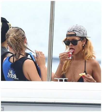 Μάθετε πόσα ξόδεψαν η Rihanna και η Cara Delevingne για σκάφος, φαγητό και clubbing στο Μονακό