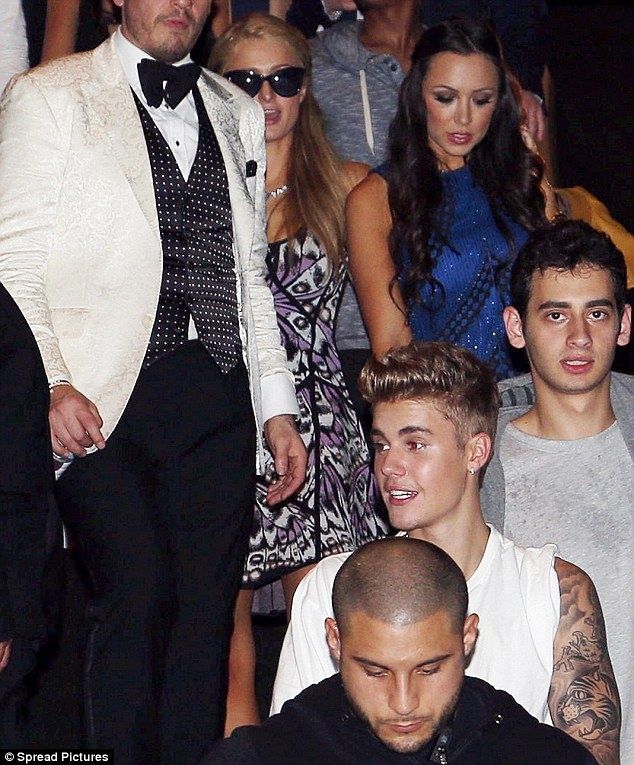 Αποκλείεται! Ποιος να το πίστευε πως o Justin Bieber κάνει παρέα με την...