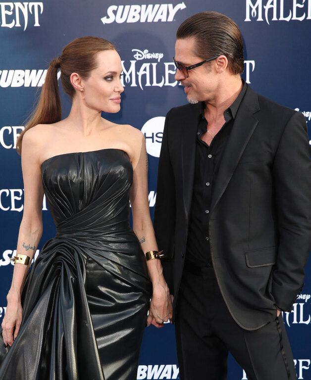Όπως λοιπόν σου αναφέραμε η Angelina Jolie έδωσε τα παιδιά στον Brad Pitt με δική της πρωτοβουλία.