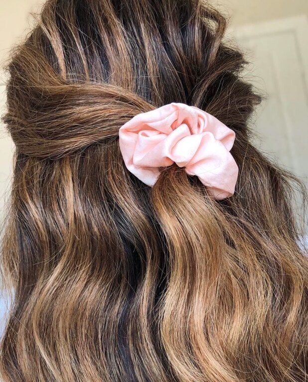 Half-up με scrunchie
@mykitsch