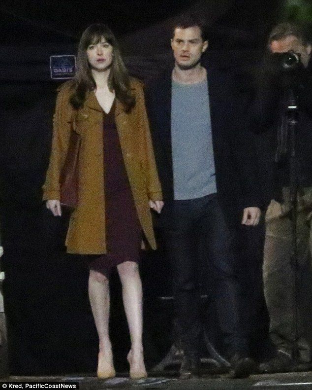 Το καυτό φιλί της Dakota Johnson και του Jamie Dornan, πραγματικά μας αναστάτωσε