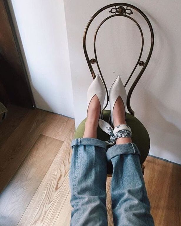 Trend alert: Ο πιο stylish τρόπος για να φορέσεις το μαντήλι σου φέτος