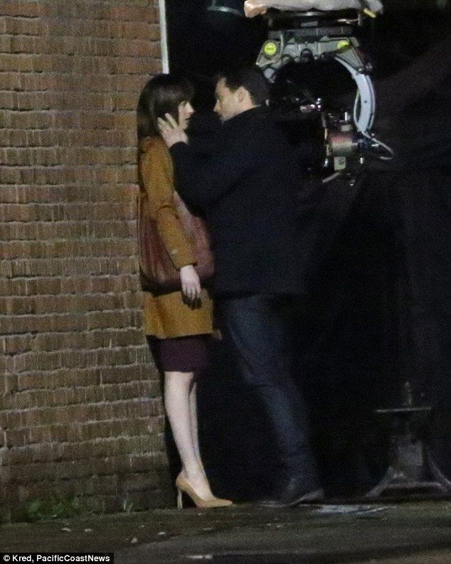 Το καυτό φιλί της Dakota Johnson και του Jamie Dornan, πραγματικά μας αναστάτωσε