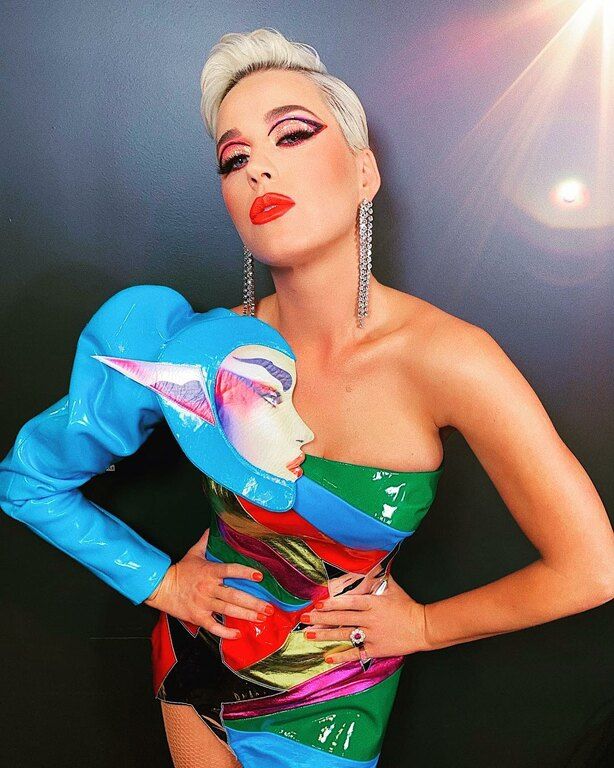 Wind of change: Η Katy Perry άλλαξε τα μαλλιά της και είναι αγνώριστη