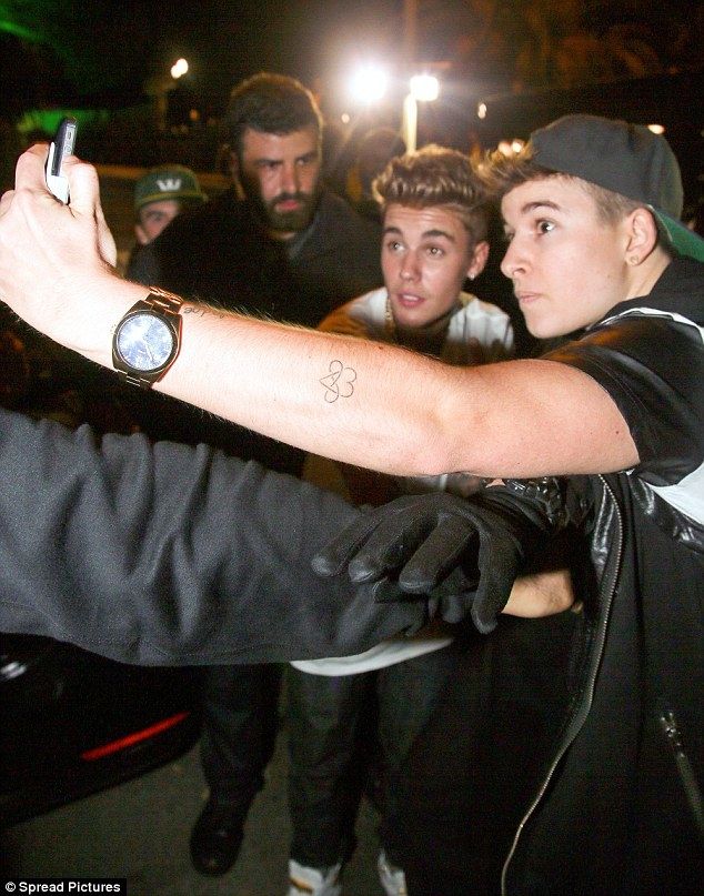 Αποκλείεται! Ποιος να το πίστευε πως o Justin Bieber κάνει παρέα με την...
