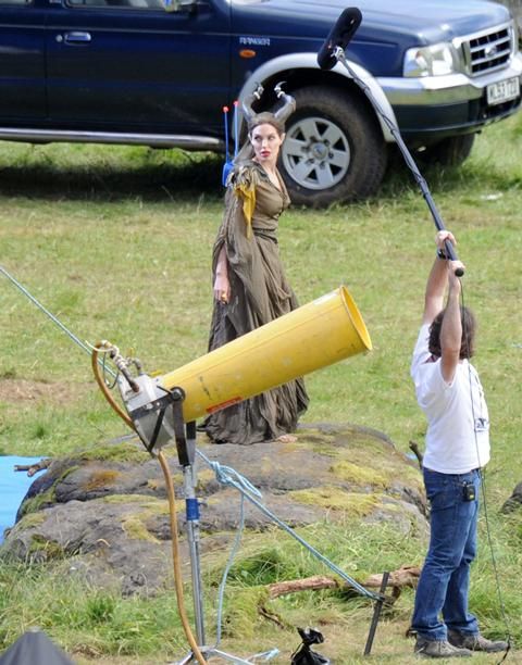 Angelina Jolie: Η επίσκεψη στο γύρισμα από τους Vivienne και Knox