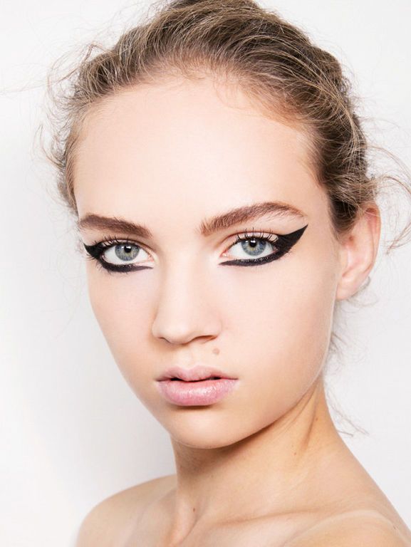 Graphic eyeliner