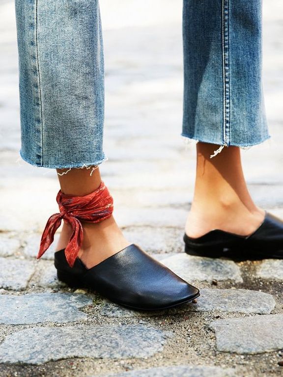 Trend alert: Ο πιο stylish τρόπος για να φορέσεις το μαντήλι σου φέτος