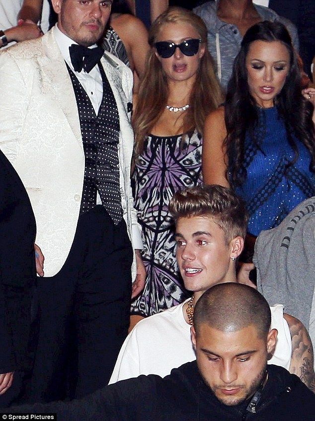Αποκλείεται! Ποιος να το πίστευε πως o Justin Bieber κάνει παρέα με την...