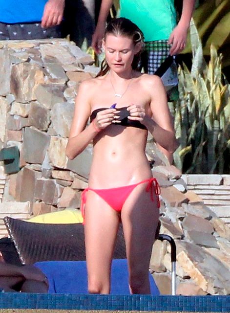 Τρομακτική εμφάνιση: Supermodel στα όρια της ανορεξίας!