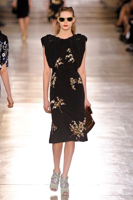 H Anne Hathaway ακολουθεί high fashion δρόμο
