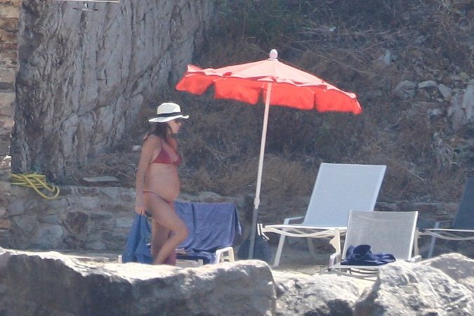 H φουσκωμένη κοιλίτσα της Carla