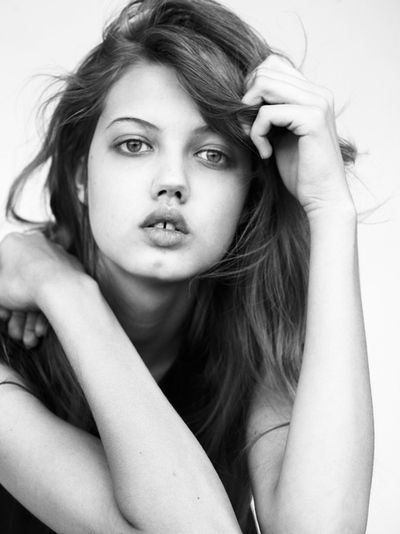Το «gap-toothed» look επιστρέφει