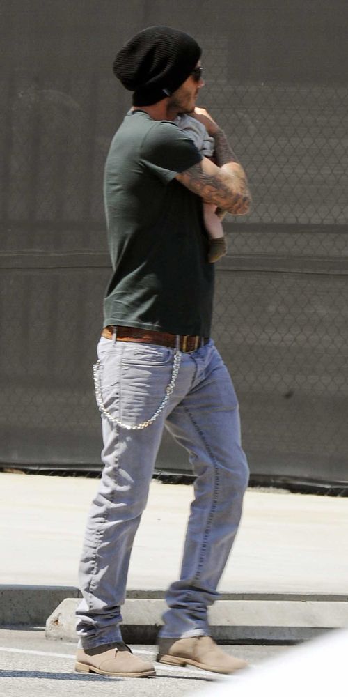 Η πρώτη βόλτα της νεογέννητης Beckham