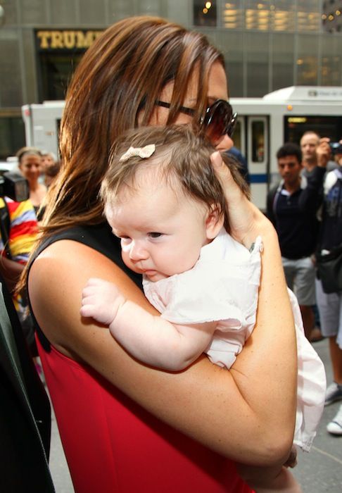 Victoria Beckham: Το φόρεμα, το τακούνι, το καρπούζι και το παιδί