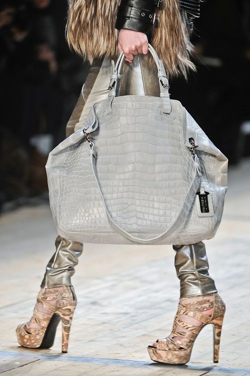 Fashion trend: Κροκόδειλος στον ώμο