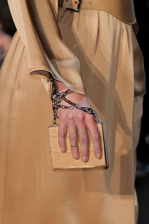 Fashion trend: Κροκόδειλος στον ώμο