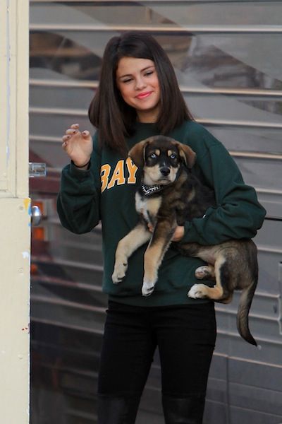 O Justin Bieber και η Selena Gomez υιοθέτησαν...