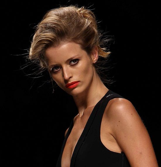 Ο hair stylist Βασίλης Στρατηγός τιμάει τη δεκαετία του ’40