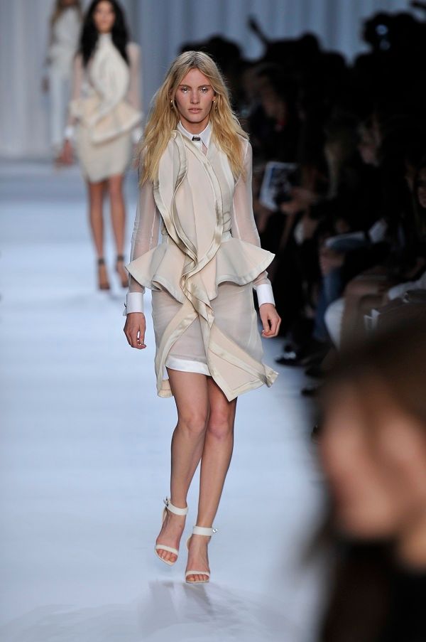 H Rooney Mara συνεχίζει να εντυπωσιάζει με Givenchy