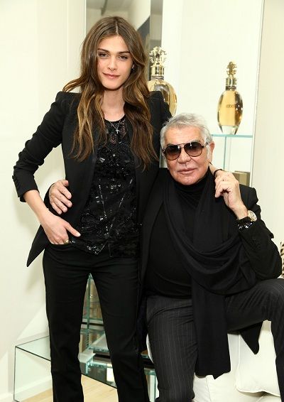 Η Elisa Sednaoui στο πλάι του Roberto Cavalli