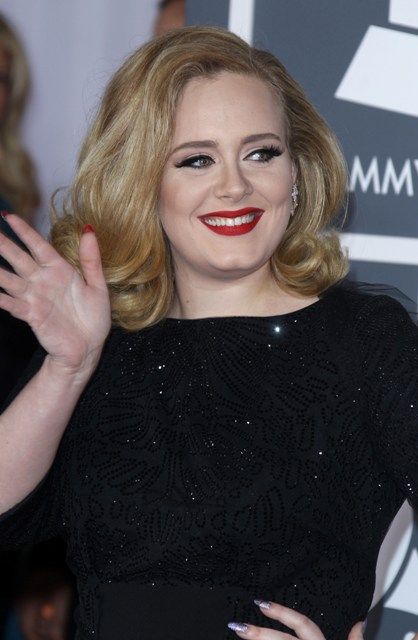 Παρατάει η Adele το τραγούδι;