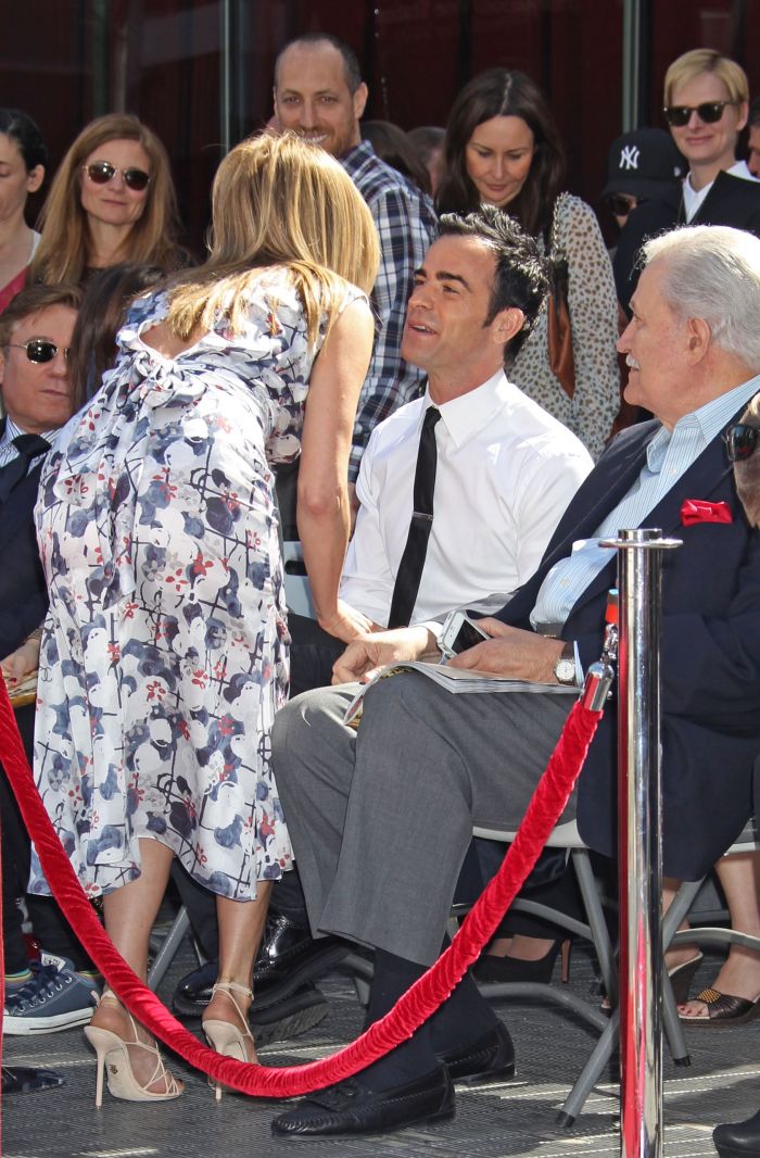 Δείτε το πρώτο δημόσιο φιλί της Jennifer Aniston με τον Justin Theroux
