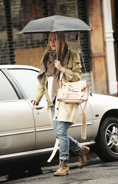 Dakota Fanning: το street style μιας βροχερής ημέρας