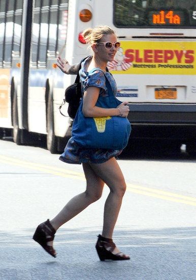 Θέλουμε: Τα ροζ γυαλιά της Scarlett Johansson!