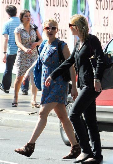 Θέλουμε: Τα ροζ γυαλιά της Scarlett Johansson!