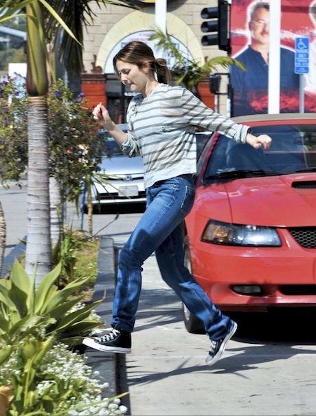 Πώς θα χωρέσει στο νυφικό της η Drew Barrymore;