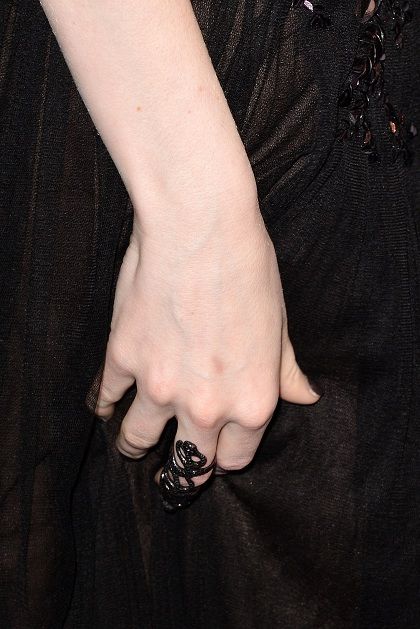 Emma Stone: αψεγάδιαστη με vampire look στο Παρίσι