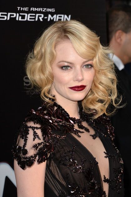 Emma Stone: αψεγάδιαστη με vampire look στο Παρίσι