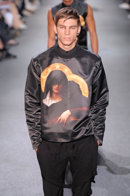 Ένας Έλληνας στο ντεφιλέ του Givenchy