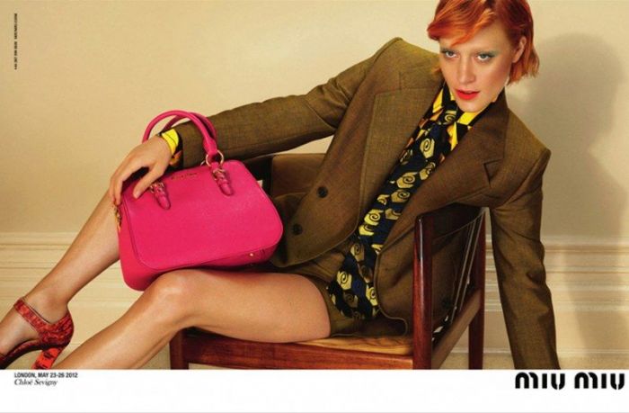 Η Chloë Sevigny πρωταγωνιστεί στη νέα Miu Miu καμπάνια