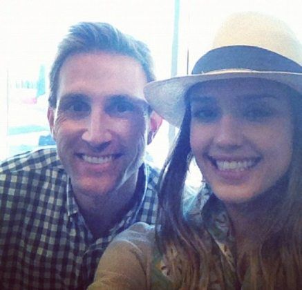 Jessica Alba: Ταξίδεψε στη Shanghai και ανέλαβε χρέη paparazzi