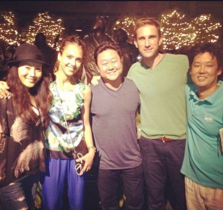 Jessica Alba: Ταξίδεψε στη Shanghai και ανέλαβε χρέη paparazzi