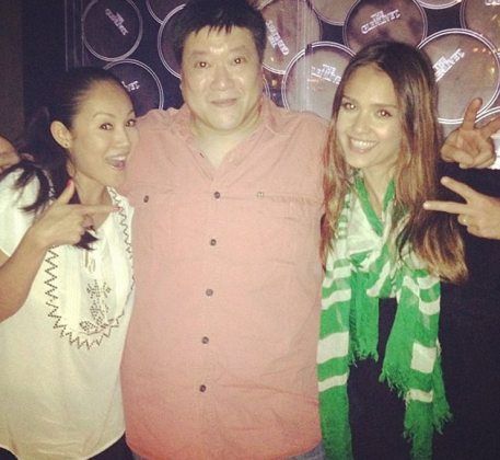 Jessica Alba: Ταξίδεψε στη Shanghai και ανέλαβε χρέη paparazzi